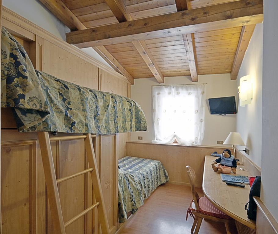 Appartamenti Barisetti Cortina d'Ampezzo Ruang foto