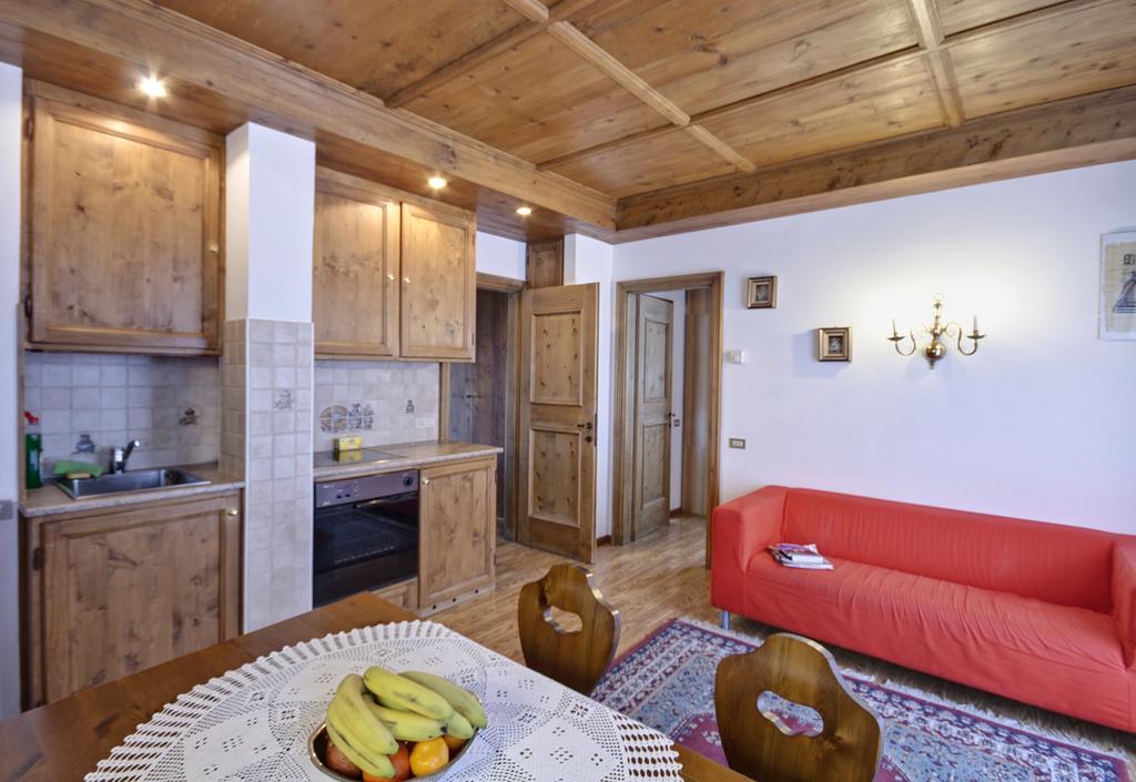 Appartamenti Barisetti Cortina d'Ampezzo Ruang foto