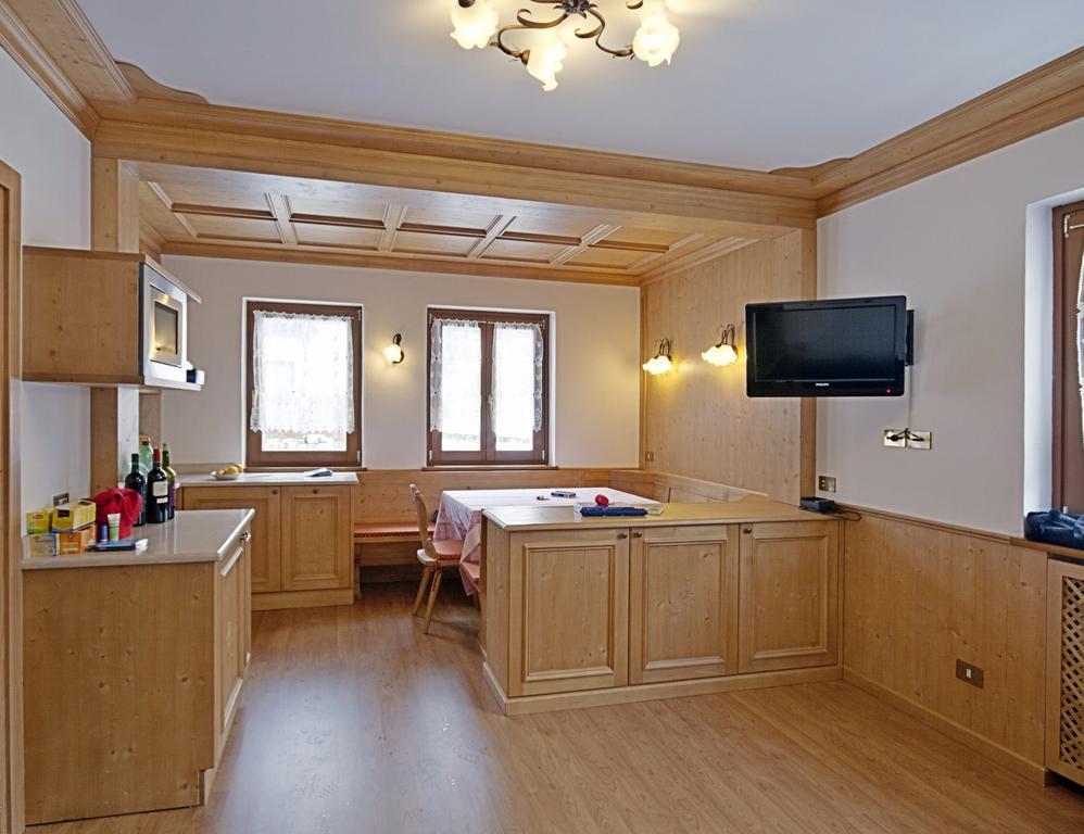 Appartamenti Barisetti Cortina d'Ampezzo Ruang foto