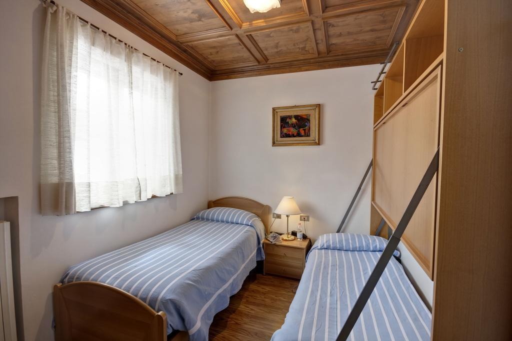 Appartamenti Barisetti Cortina d'Ampezzo Ruang foto
